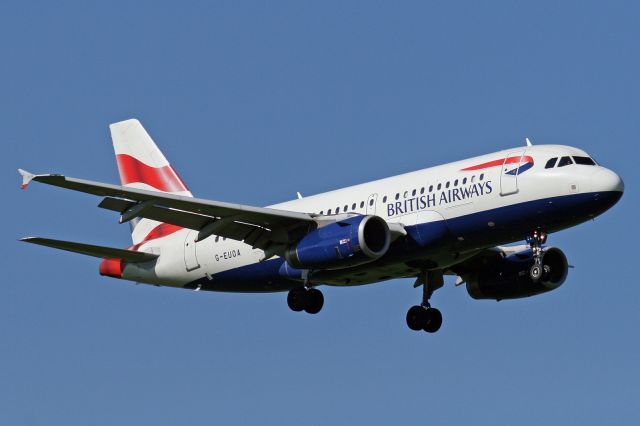 Airbus A319 (G-EUOA)