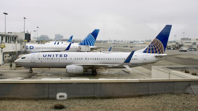 Boeing 737-800 (N76269)