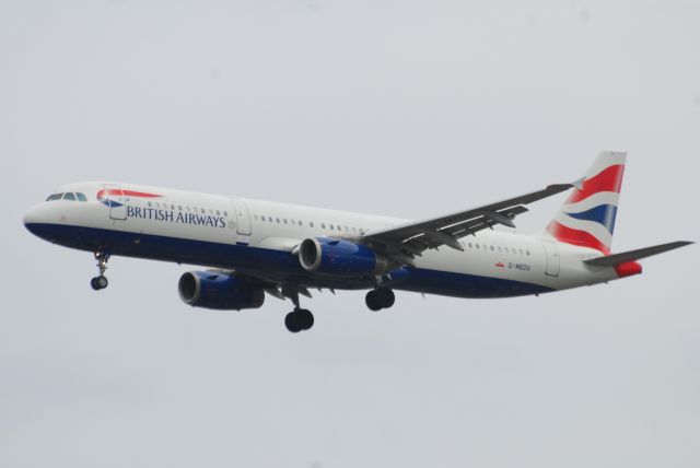 Airbus A321 (G-MEDU)