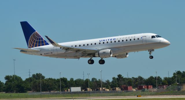 Embraer 170/175 (N149SY)