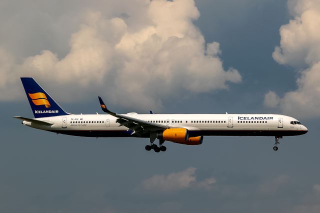 Boeing 757-200 (TF-FIX)