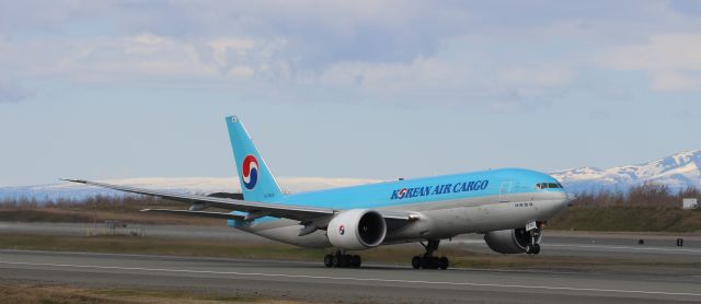 Boeing 777-200 (HL8045)