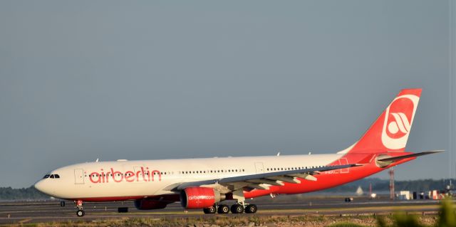 Airbus A330-200 (D-ALPJ)