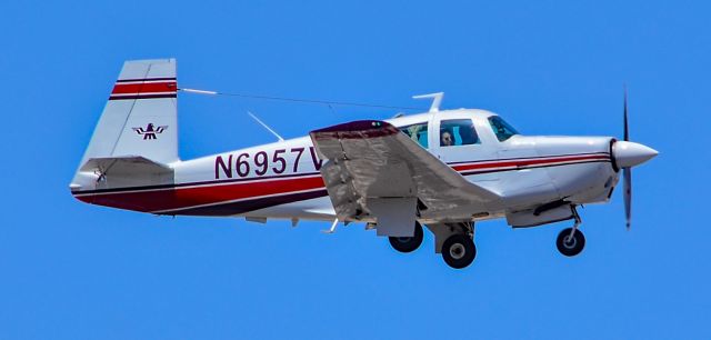 Mooney M-20 (N6957V) - N6957V 1976 Mooney M20C s/n 20-1190 - North Las Vegas Airport  KVGTbr /Photo: TDelCorobr /May 26, 2023