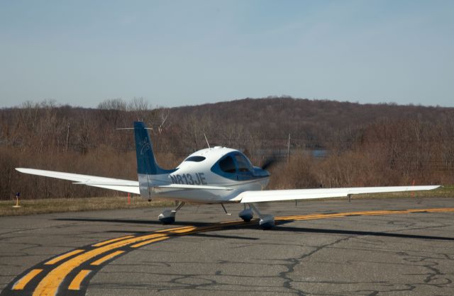 Cirrus SR-22 (N813JE) - Departure RW11 at HPN