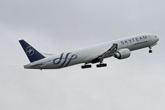 BOEING 777-300 (F-GZNN) - "SkyTeam" livery