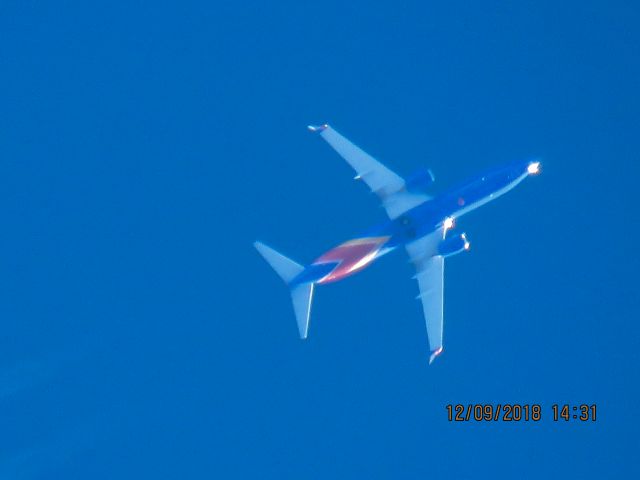 Boeing 737-800 (N8518R)