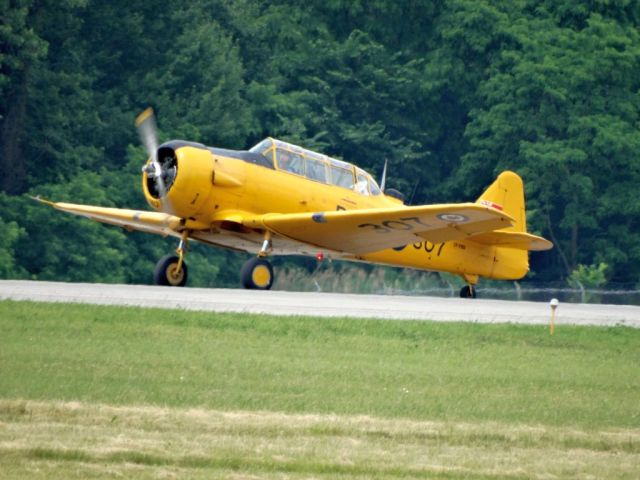 North American T-6 Texan (C-FNDB)