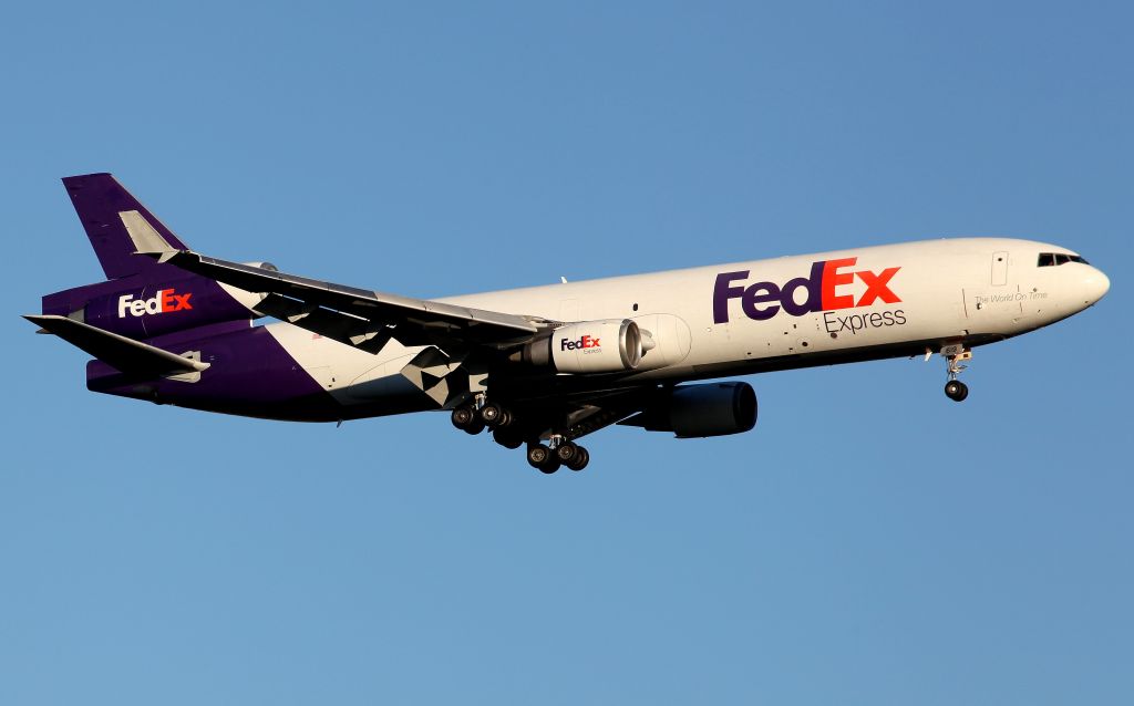 Boeing MD-11 (N619FE) - Short Final to Rwy 25