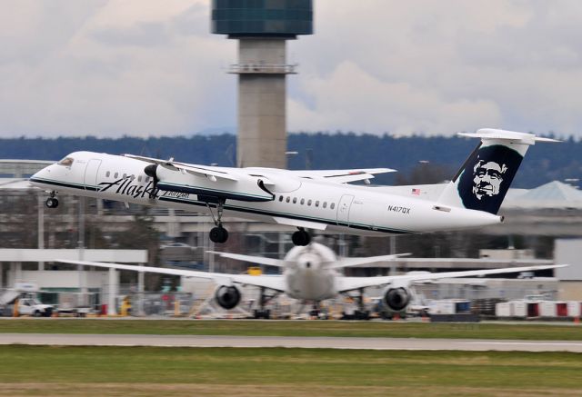 de Havilland Dash 8-400 (N417QX) - Now painted in Alaska Airlines colour