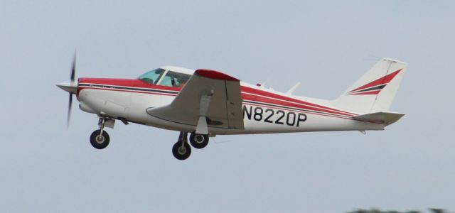 Piper PA-24 Comanche (N8220P)