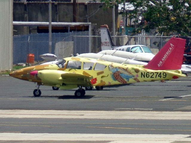 Piper Aztec (N62749)
