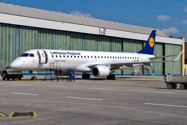 Embraer ERJ-190 (D-AEBC)