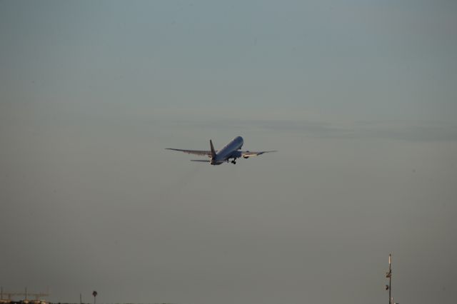 BOEING 767-400 (N833MH)