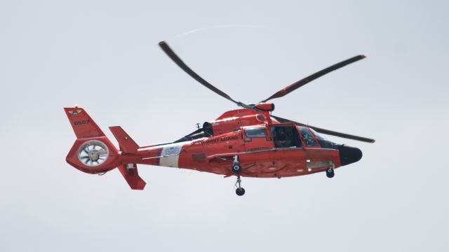 C6507 — - Flying over downtown Honolulu practicing landings at Queen's Medical Center. 