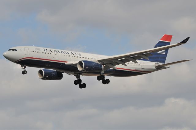 Airbus A330-300 (N280AY)