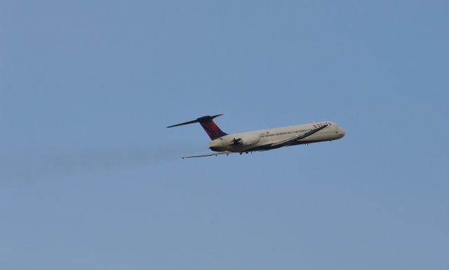 McDonnell Douglas MD-88 (N965DL)