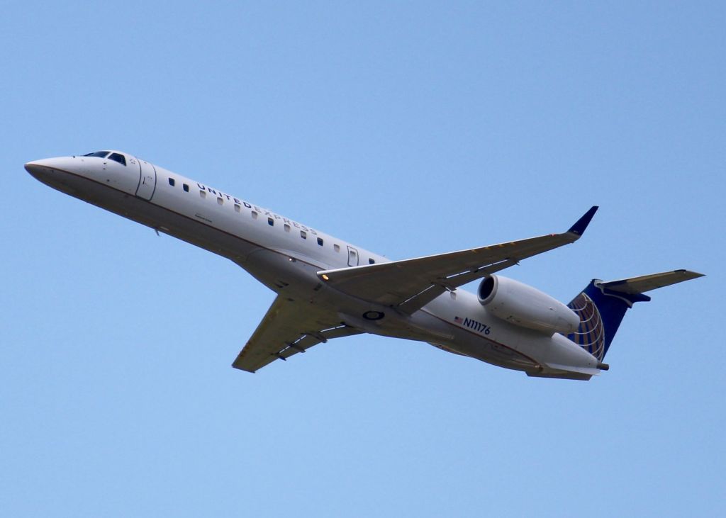 Embraer ERJ-135 (N11176) - At Shreveport Regional.