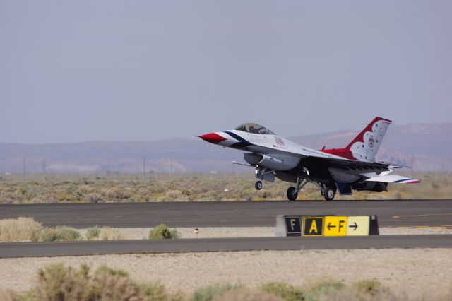 Lockheed F-16 Fighting Falcon — - AF Thunderbirds LA county Air show Lancaster 