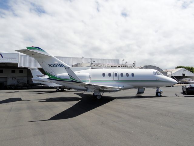 Hawker 800 (N301ML)