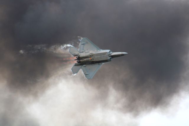 Lockheed F-22 Raptor —