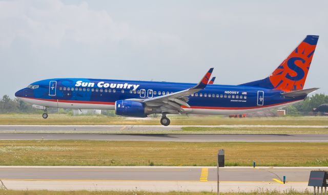 Boeing 737-800 (N809SY) - ***Please Select FULL for correct resolution*** Landing at YYZ 05 from Newark on August 13, 2019