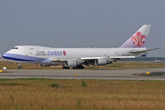 Boeing 747-400 (B-18717)