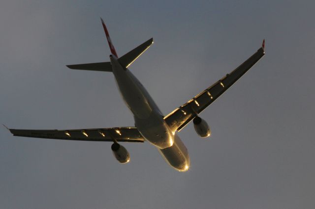 Airbus A330-300 (HB-JHM) - 1/26/14 - aligning to runway 21L for landing - over Long Island