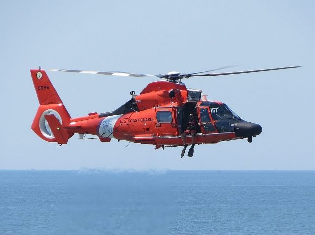 N6586 — - USCG HH-65 Demo at Atlantic City, NJ