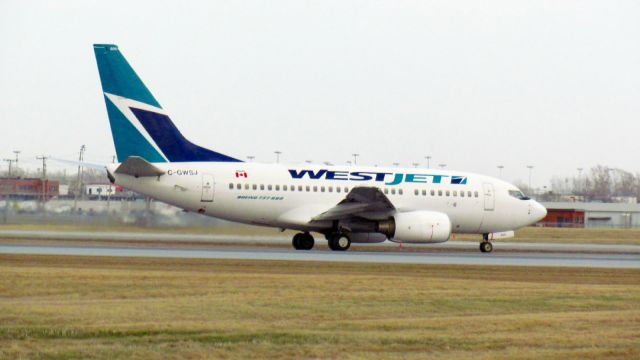 Boeing 737-800 (C-GWSJ)