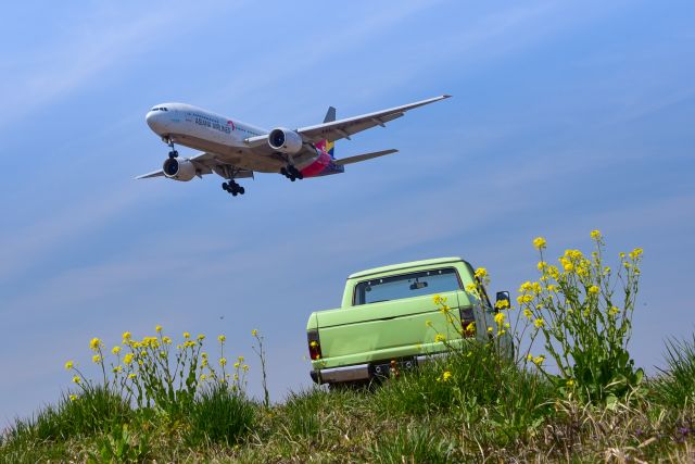 Boeing 777-200 (HL7775)