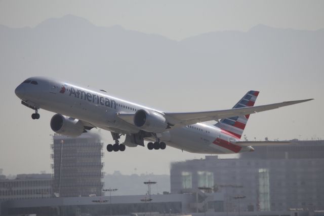Boeing 787-9 Dreamliner (N832AA)