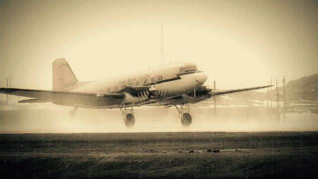 Douglas DC-3 — - Take off in the foggy rain, 