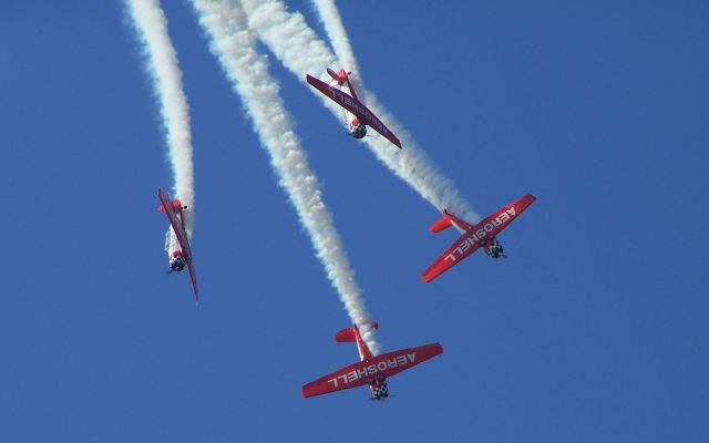 — — - Aeroshell Team diving and separating at Sun N Fun in Lakeland, Florida