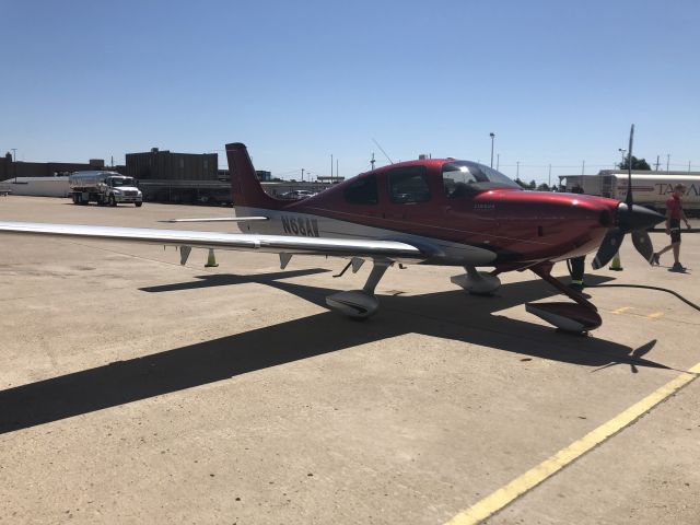 Cirrus SR-22 (N68AW)