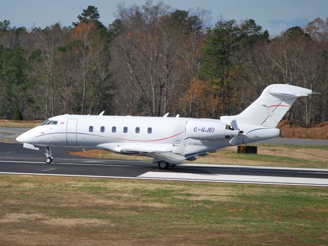 Bombardier Challenger 300 (C-GJEI) - Arriving runway 20 - 12/3/09