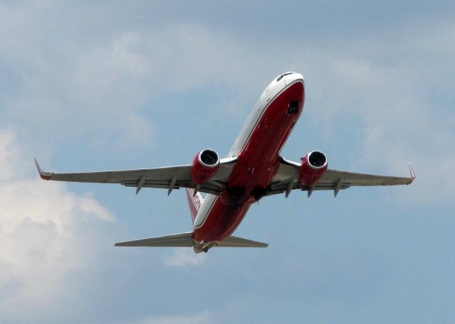 Boeing 737-800 (N781VA) - Climbing off of 14 at Shreveport Regional.