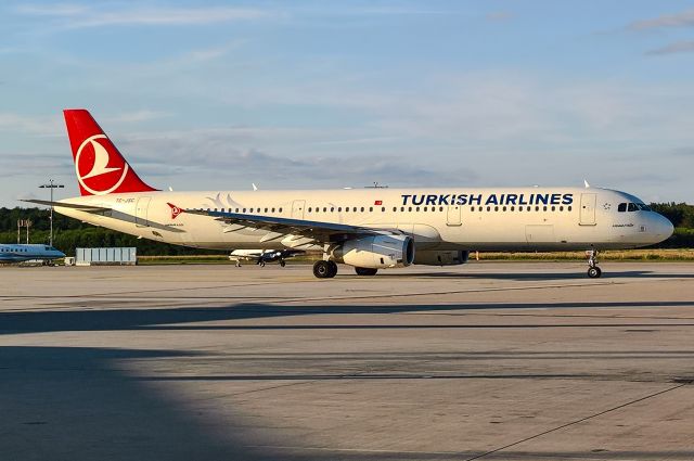Airbus A321 (TC-JSC)