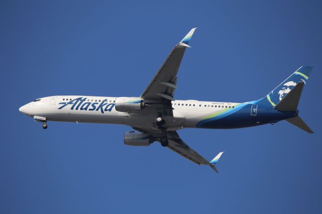 Boeing 737-900 (N282AK)