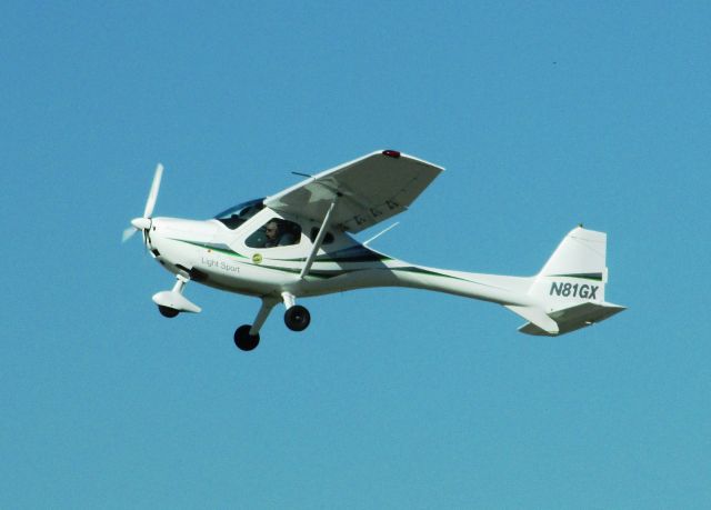 Experimental  (N81GX) - Taking off RWY 24