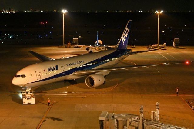 Boeing 777-200 (JA710A)
