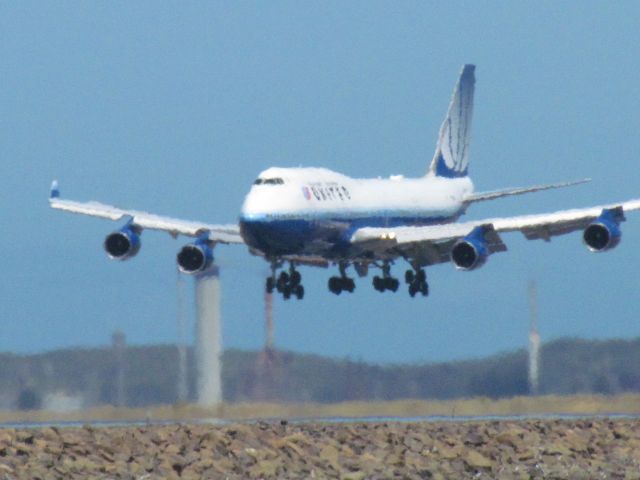 BOEING 767-300 (N122UA) - flying into sydney