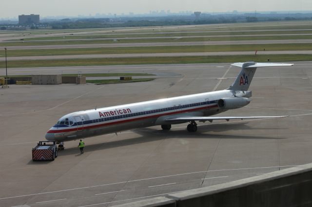 McDonnell Douglas MD-83 (N9625W) - 081513  AA MD83 on pushback from A Terminal