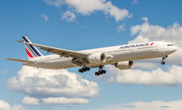 BOEING 777-300ER (F-GZNG)