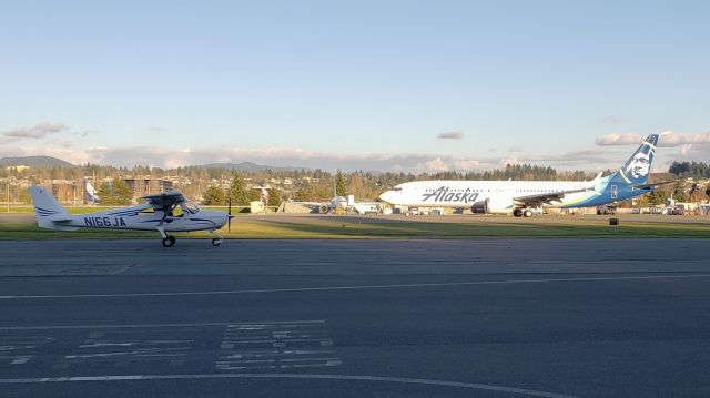 Cessna Skycatcher (N166JA) - Waiting for N934AK to complete taxi runup test.