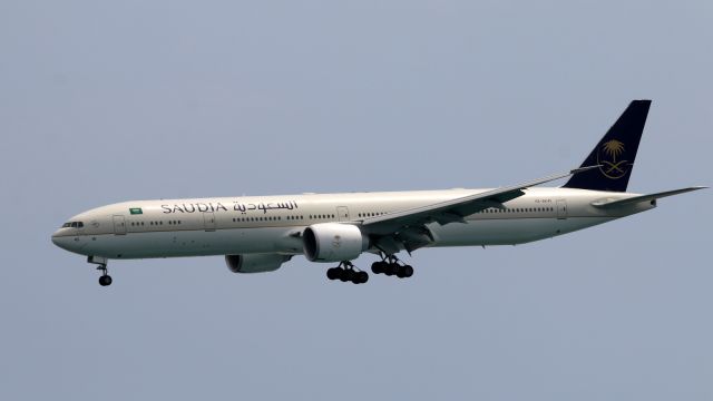 BOEING 777-300ER (HZ-AK45)