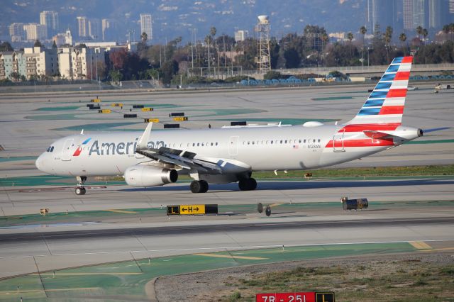 Airbus A321 (N128AN)