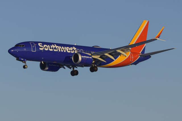 Boeing 737 MAX 8 (N8841L)