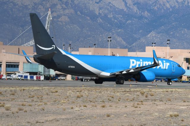 Boeing 737-800 (N7901A)