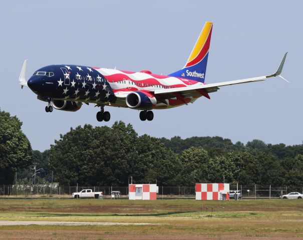 Boeing 737-800 (N500WR)